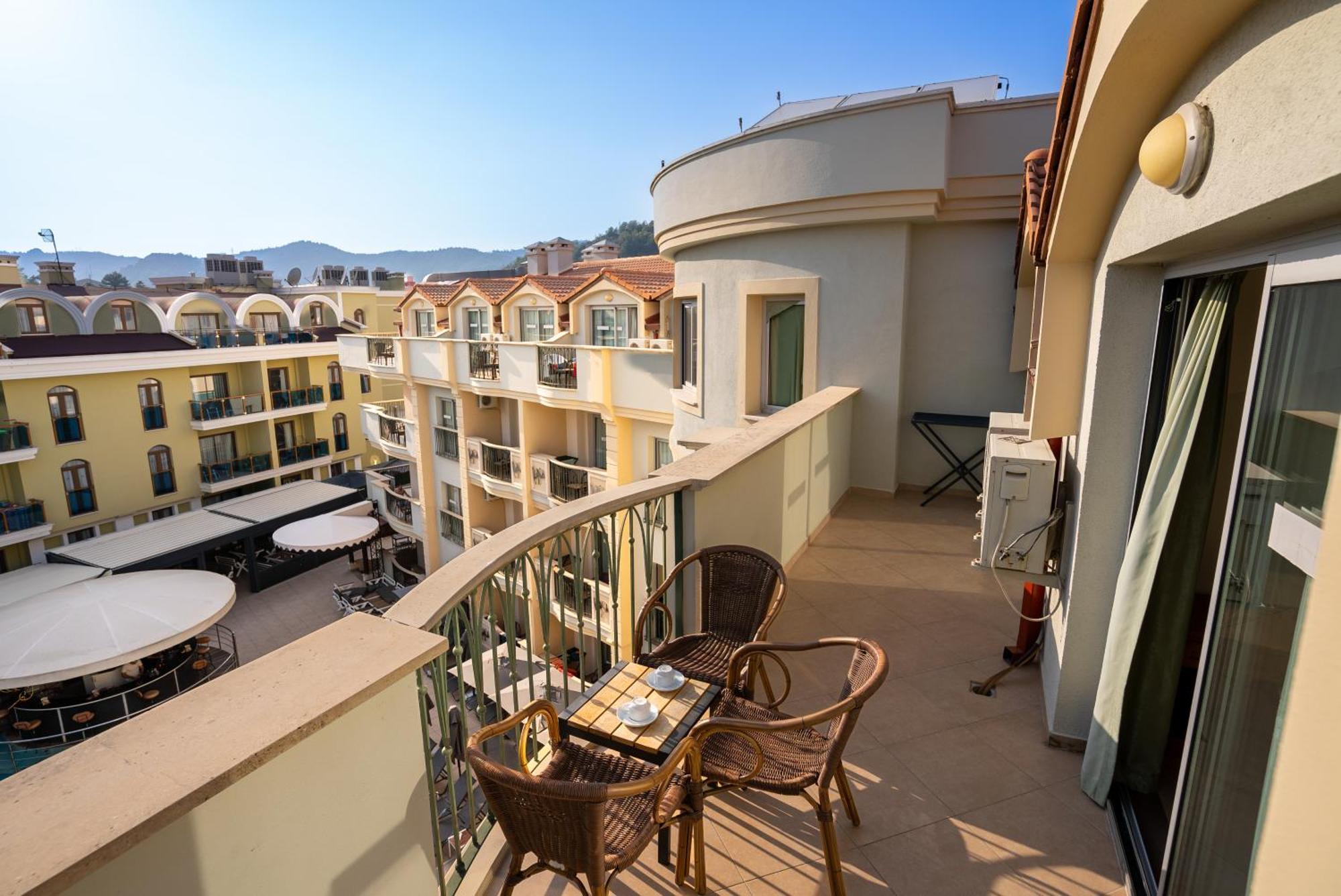 Club Karakas Apart Otel Мармарис Екстериор снимка
