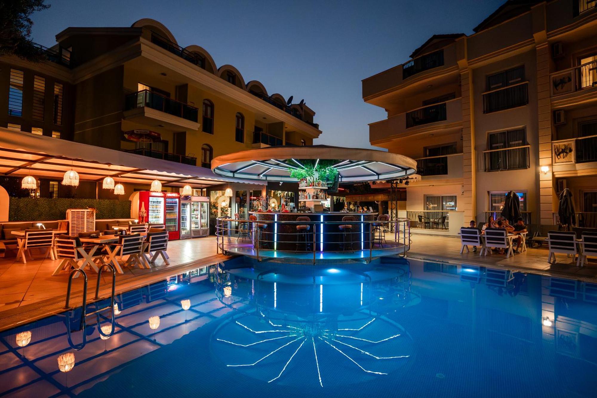 Club Karakas Apart Otel Мармарис Екстериор снимка
