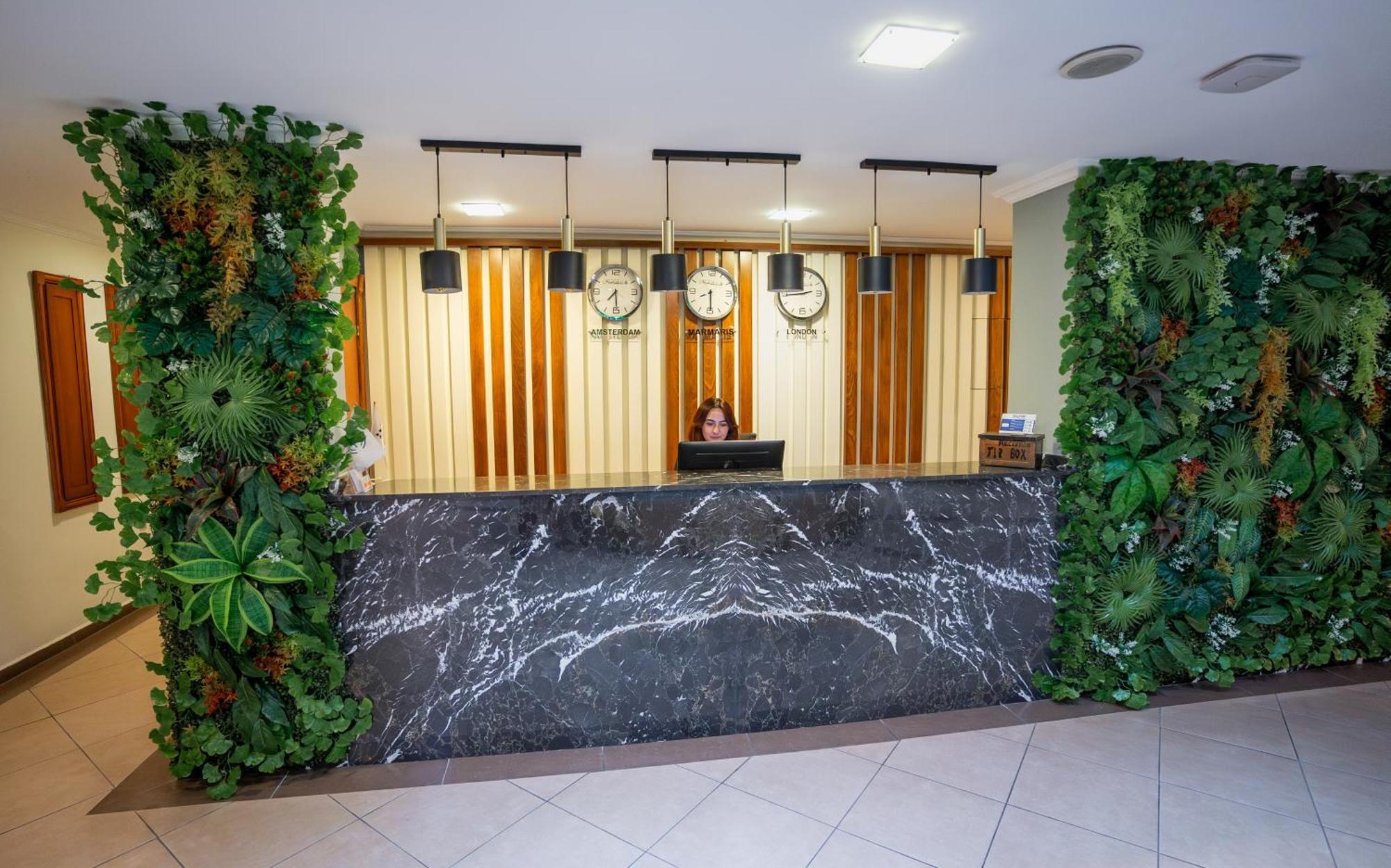 Club Karakas Apart Otel Мармарис Екстериор снимка