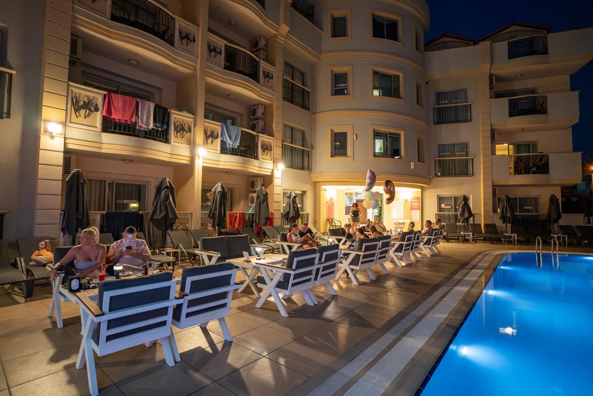 Club Karakas Apart Otel Мармарис Екстериор снимка