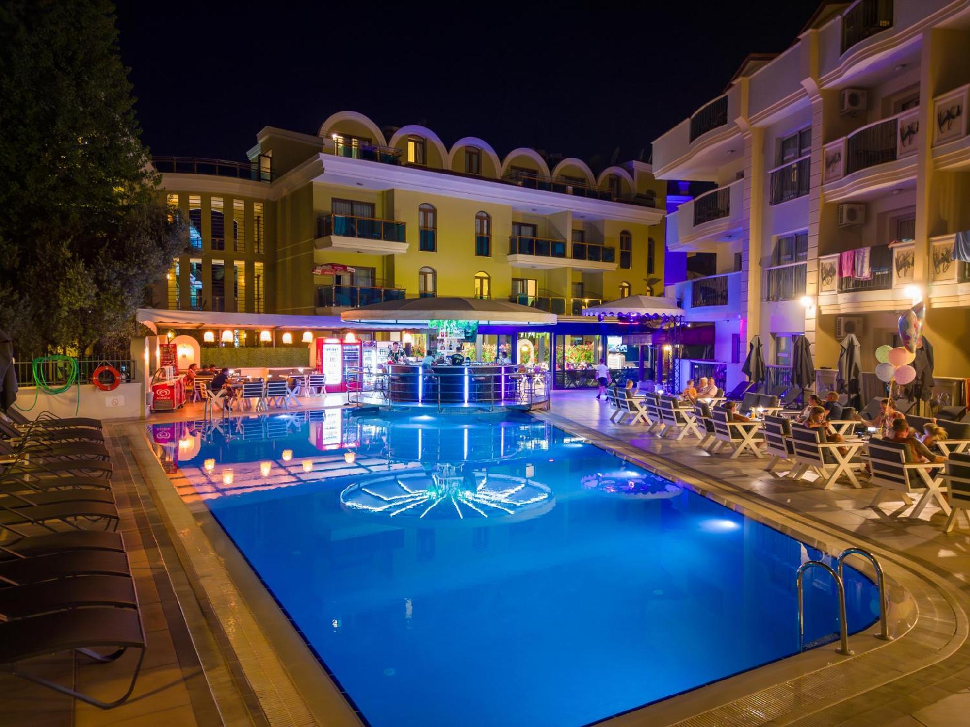 Club Karakas Apart Otel Мармарис Екстериор снимка